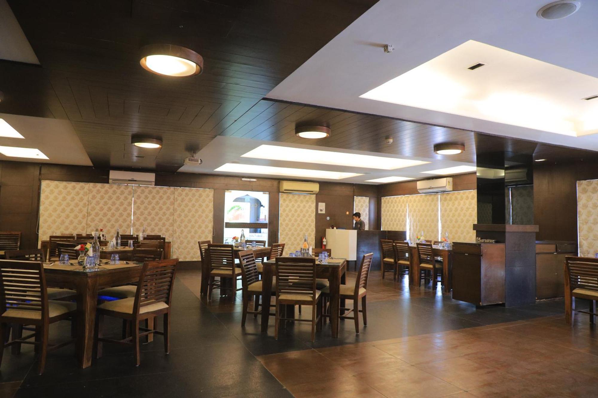 Hotel Clarks Collection Vadodara Exterior photo